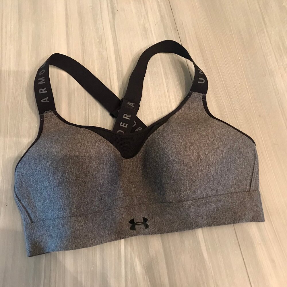 Under Armour Ladies Racer Back Sports Bra Size Small NEW